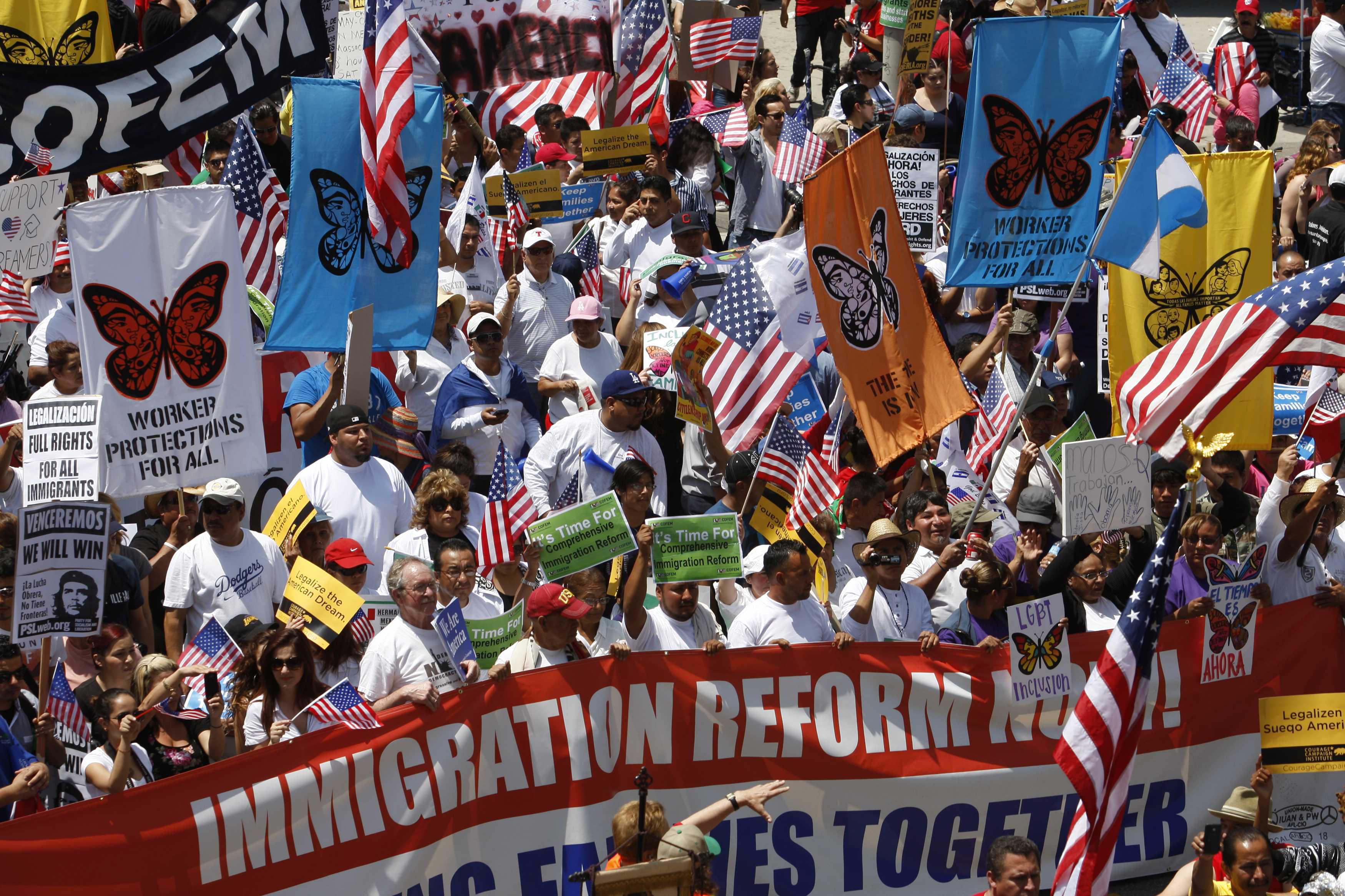 Voces a favor y en contra de fallo contra plan migratorio de Obama