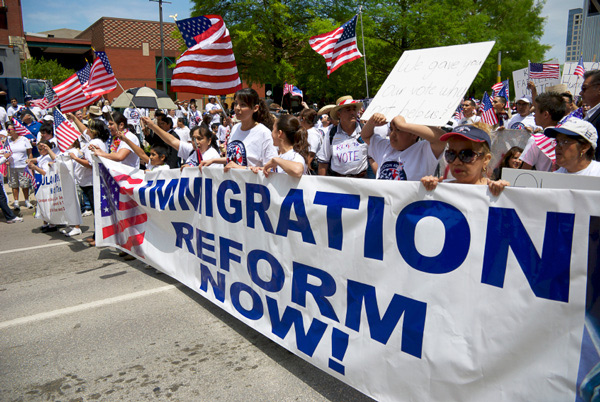 Los demócratas y los inmigrantes frente a los ataques republicanos