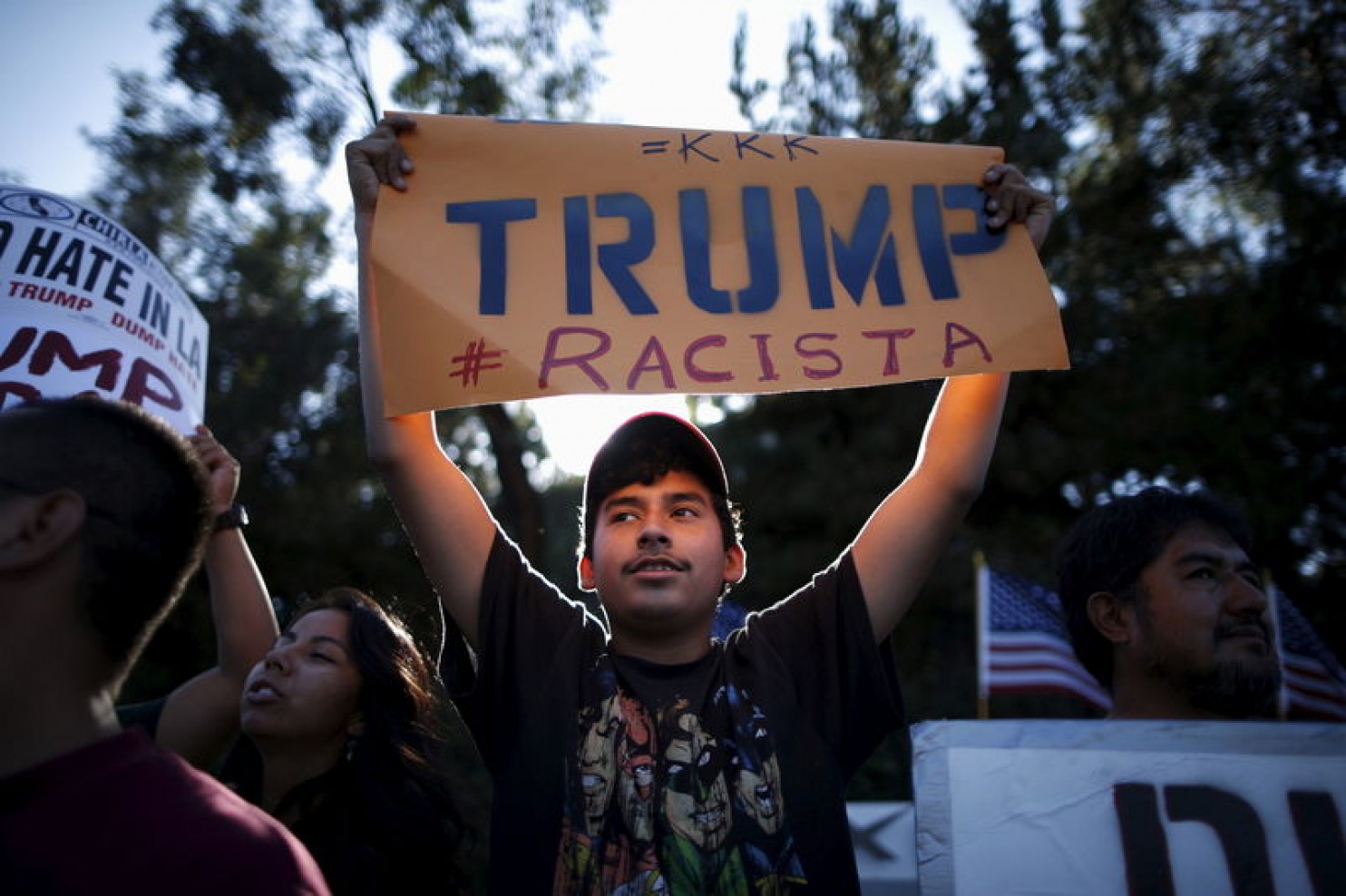 Intelectuales hispanos publican un manifiesto contra Donald Trump