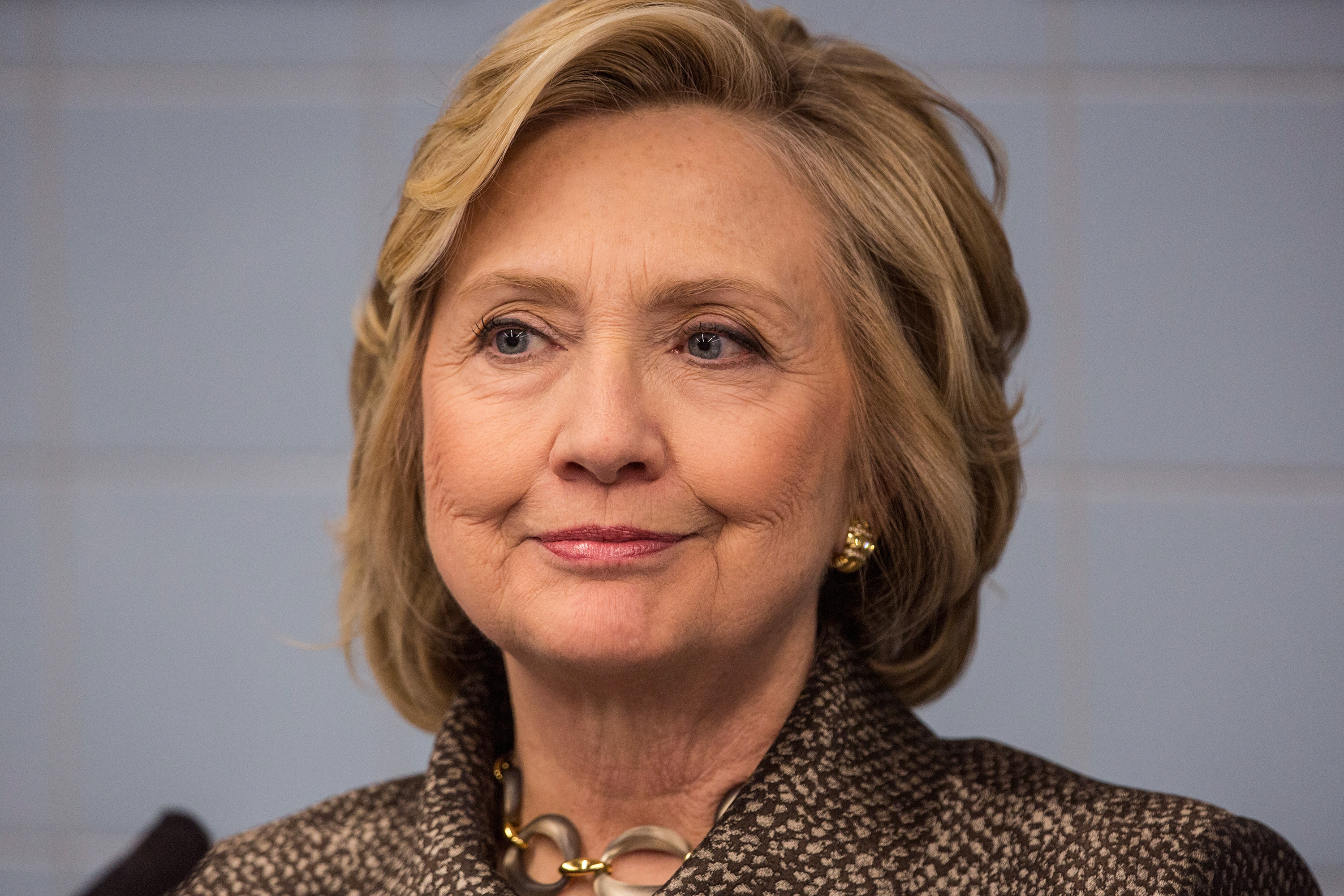 Clinton’s tenuous grasp on Iowa polls